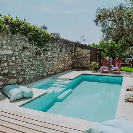 Frida Villa *