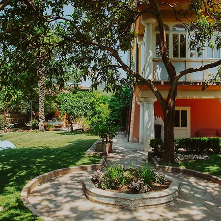 Frida Villa